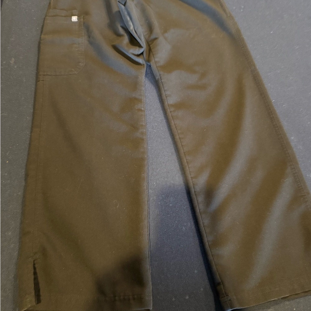 Figs Women’s Black Cargo Scrub Pants Sz S/P